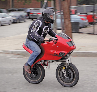 Illustration for article titled Uno Bike Goes From Stunningly Cool to Stupidly Ridiculous in 0.5 Seconds